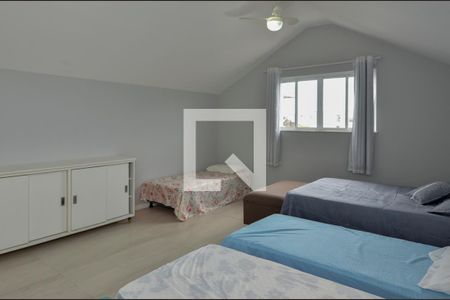 Casa de condomínio à venda com 484m², 6 quartos e 4 vagas Casa de condomínio à venda com 484m², 6 quartos e 4 vagasSótão