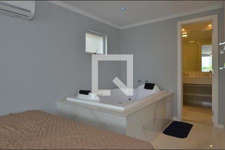 Casa de condomínio à venda com 484m², 6 quartos e 4 vagas Casa de condomínio à venda com 484m², 6 quartos e 4 vagasSuite 2