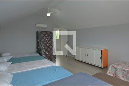 Casa de condomínio à venda com 484m², 6 quartos e 4 vagas Casa de condomínio à venda com 484m², 6 quartos e 4 vagasSótão