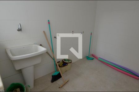 Casa de condomínio à venda com 484m², 6 quartos e 4 vagas Casa de condomínio à venda com 484m², 6 quartos e 4 vagasÁrea de serviço