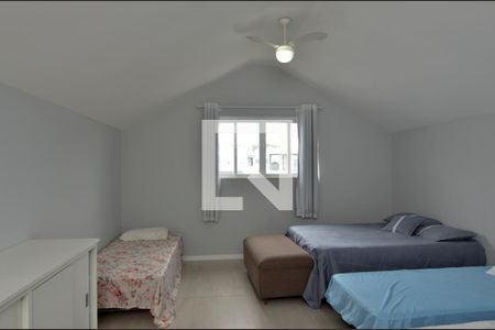 Casa de condomínio à venda com 484m², 6 quartos e 4 vagas Casa de condomínio à venda com 484m², 6 quartos e 4 vagasSótão