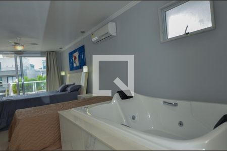 Casa de condomínio à venda com 484m², 6 quartos e 4 vagas Casa de condomínio à venda com 484m², 6 quartos e 4 vagasSuite 2