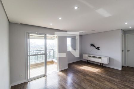 Sala de TV de apartamento à venda com 2 quartos, 76m² em Jardim Tupanci, Barueri