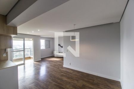 Sala de TV de apartamento à venda com 2 quartos, 76m² em Jardim Tupanci, Barueri