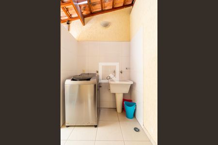 Casa à venda com 153m², 3 quartos e 2 vagasÁrea de Serviço