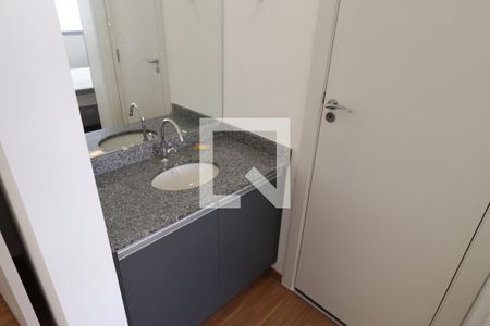 Banheiro de kitnet/studio para alugar com 1 quarto, 29m² em Várzea da Barra Funda, São Paulo