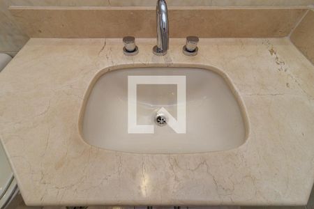 Apartamento à venda com 169m², 3 quartos e 4 vagas Apartamento à venda com 169m², 3 quartos e 4 vagasSuíte 2 - Banheiro