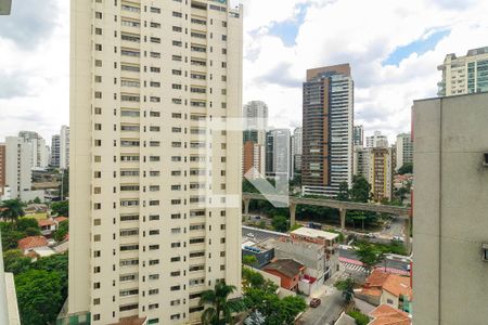 Apartamento à venda com 169m², 3 quartos e 4 vagas Apartamento à venda com 169m², 3 quartos e 4 vagasSala - Vista