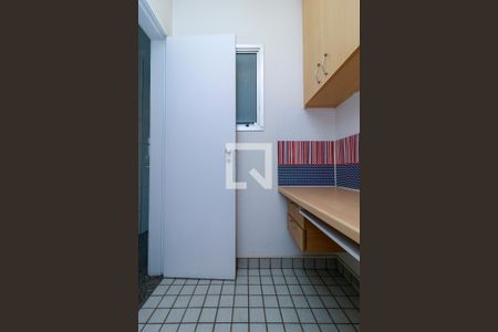 Apartamento à venda com 169m², 3 quartos e 4 vagas Apartamento à venda com 169m², 3 quartos e 4 vagasÁrea de Serviço - Quarto