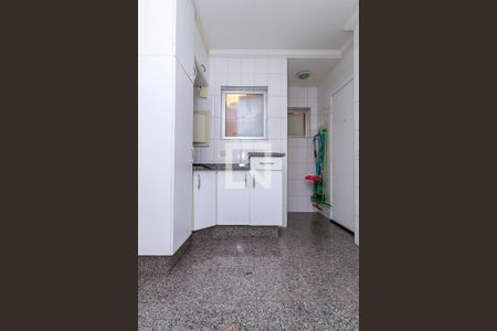 Apartamento à venda com 169m², 3 quartos e 4 vagas Apartamento à venda com 169m², 3 quartos e 4 vagasÁrea de Serviço