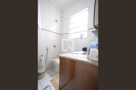 Casa à venda com 215m², 3 quartos e 2 vagasBanheiro