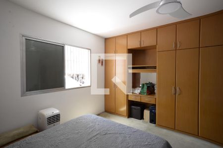 Casa à venda com 215m², 3 quartos e 2 vagasSuíte