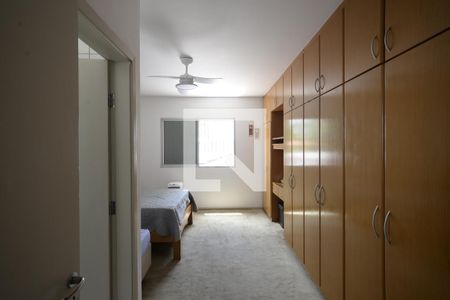 Casa à venda com 215m², 3 quartos e 2 vagasSuíte