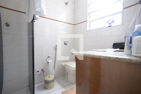 Casa à venda com 215m², 3 quartos e 2 vagasBanheiro