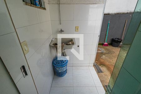 Casa à venda com 70m², 2 quartos e 4 vagasArea de serviço e quintal