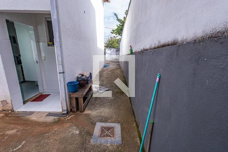 Casa à venda com 70m², 2 quartos e 4 vagasArea de serviço e quintal