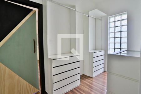 Casa à venda com 450m², 2 quartos e 4 vagas Casa à venda com 450m², 2 quartos e 4 vagasCloset do quarto 2