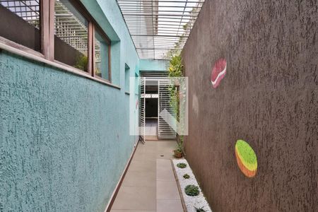 Casa à venda com 450m², 2 quartos e 4 vagas Casa à venda com 450m², 2 quartos e 4 vagasQuintal