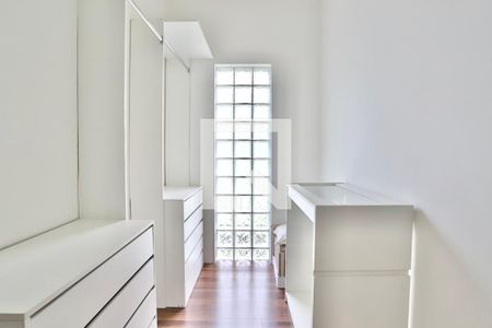 Casa à venda com 450m², 2 quartos e 4 vagas Casa à venda com 450m², 2 quartos e 4 vagasCloset do quarto 2