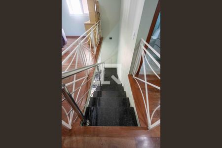 Casa para alugar com 298m², 3 quartos e 6 vagasEscada