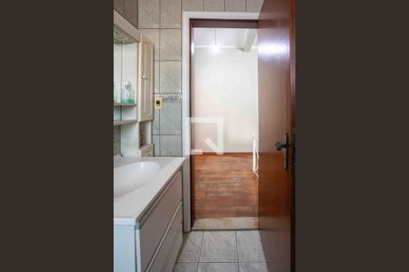 Casa para alugar com 298m², 3 quartos e 6 vagasBanheiro Social