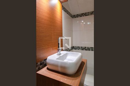 Casa para alugar com 430m², 3 quartos e 8 vagasBanheiro 6