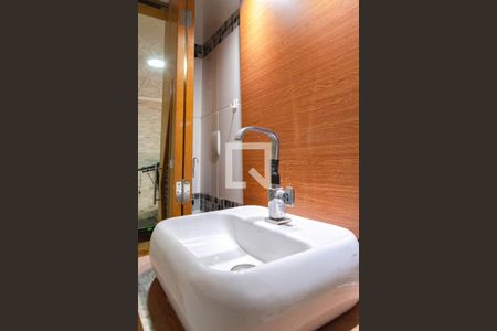 Casa para alugar com 430m², 3 quartos e 8 vagasBanheiro 6