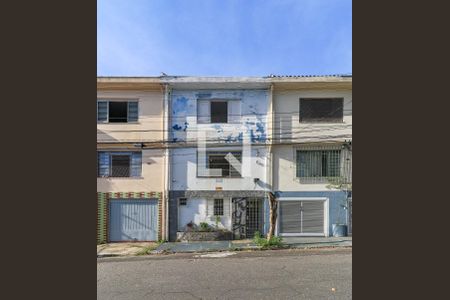 Casa à venda com 120m², 2 quartos e sem vaga Casa à venda com 120m², 2 quartos e sem vagaFachada