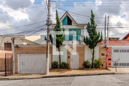 Casa à venda com 325m², 3 quartos e 4 vagas Casa à venda com 325m², 3 quartos e 4 vagasFachada