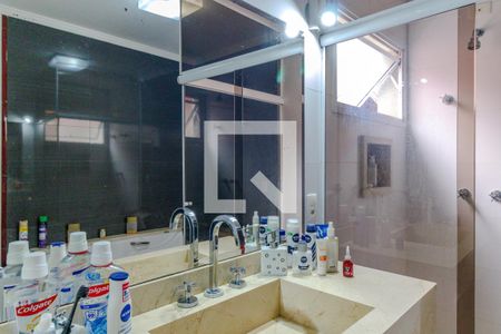 Casa à venda com 325m², 3 quartos e 4 vagas Casa à venda com 325m², 3 quartos e 4 vagasBanheiro da Suíte 2