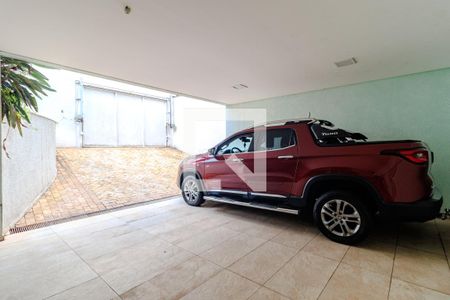 Casa à venda com 325m², 3 quartos e 4 vagas Casa à venda com 325m², 3 quartos e 4 vagasGaragem