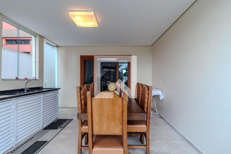 Casa à venda com 325m², 3 quartos e 4 vagas Casa à venda com 325m², 3 quartos e 4 vagasEspaço Gourmet