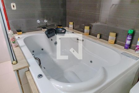 Casa à venda com 325m², 3 quartos e 4 vagas Casa à venda com 325m², 3 quartos e 4 vagasBanheiro da Suíte 2