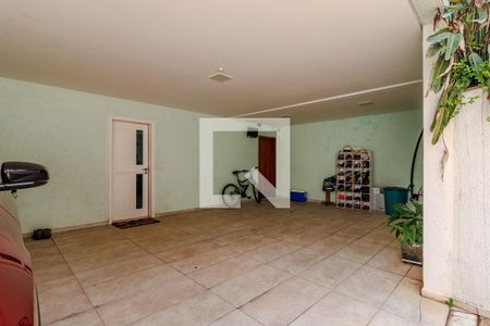 Casa à venda com 325m², 3 quartos e 4 vagas Casa à venda com 325m², 3 quartos e 4 vagasGaragem