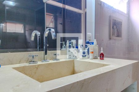 Casa à venda com 325m², 3 quartos e 4 vagas Casa à venda com 325m², 3 quartos e 4 vagasBanheiro da Suíte 2