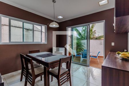 Casa à venda com 325m², 3 quartos e 4 vagas Casa à venda com 325m², 3 quartos e 4 vagasCozinha