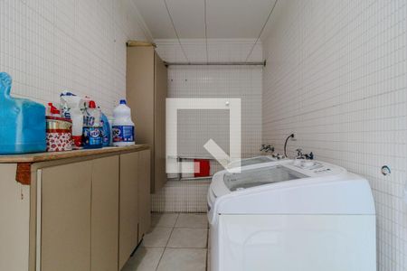 Casa à venda com 325m², 3 quartos e 4 vagas Casa à venda com 325m², 3 quartos e 4 vagasÁrea de Serviço