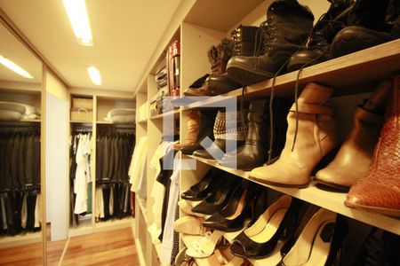 Apartamento à venda com 176m², 3 quartos e 3 vagasCloset do quarto 2