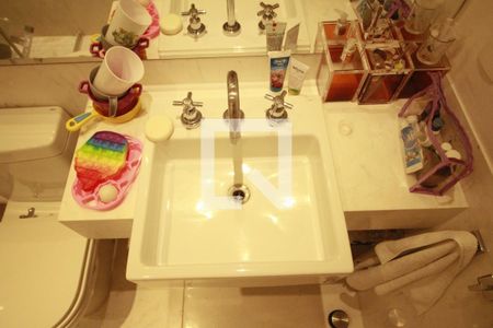 Apartamento à venda com 176m², 3 quartos e 3 vagasBanheiro 1