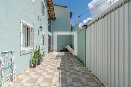 Casa à venda com 158m², 5 quartos e 3 vagas Casa à venda com 158m², 5 quartos e 3 vagasEntrada