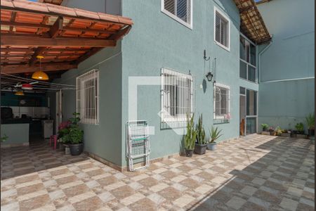 Casa à venda com 158m², 5 quartos e 3 vagas Casa à venda com 158m², 5 quartos e 3 vagasEntrada