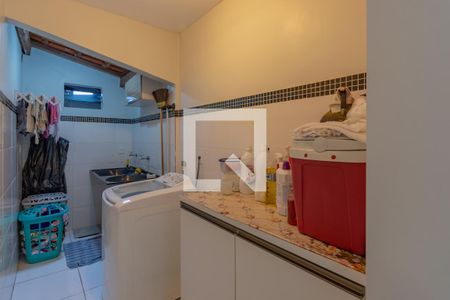 Casa à venda com 158m², 5 quartos e 3 vagas Casa à venda com 158m², 5 quartos e 3 vagasÁrea de Serviço