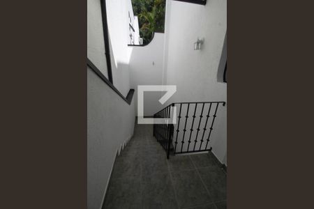 Casa para alugar com 500m², 4 quartos e 4 vagasEscada de serviço