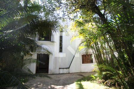 Casa para alugar com 500m², 4 quartos e 4 vagasFachada externa traseira