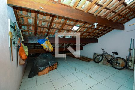 Casa à venda com 234m², 5 quartos e 2 vagasSotão