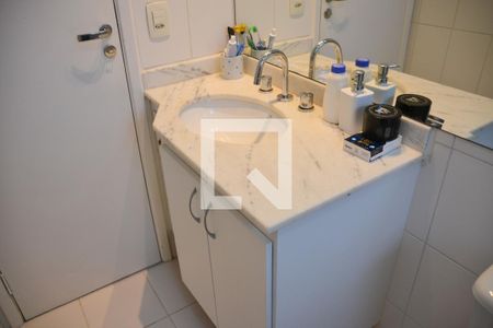 Apartamento à venda com 108m², 3 quartos e 2 vagasBanheiro social 1