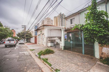 Casa à venda com 180m², 2 quartos e 1 vaga Casa à venda com 180m², 2 quartos e 1 vagaFachada