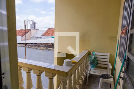 Casa à venda com 240m², 2 quartos e 2 vagas Casa à venda com 240m², 2 quartos e 2 vagasSobrado - Varanda