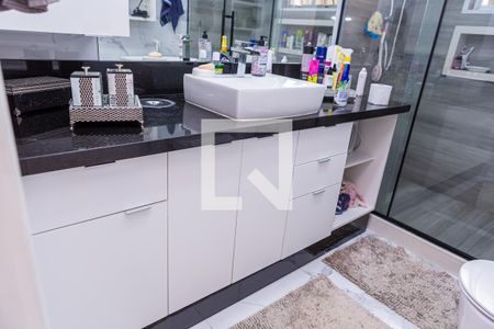 Casa à venda com 240m², 2 quartos e 2 vagas Casa à venda com 240m², 2 quartos e 2 vagasBanheiro