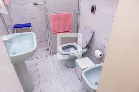 Casa à venda com 240m², 2 quartos e 2 vagas Casa à venda com 240m², 2 quartos e 2 vagasSobrado - Banheiro